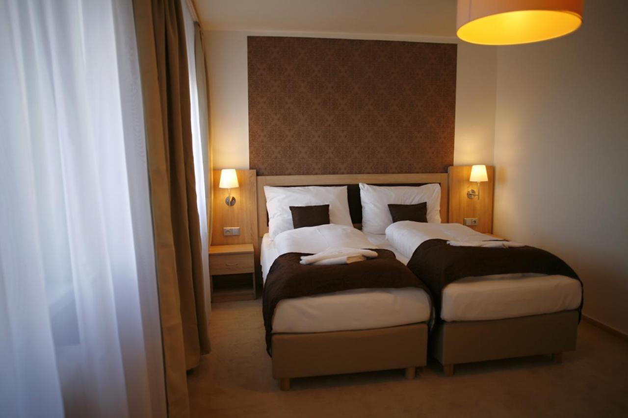 Hotel Pod Vlekem Loučná pod Klínovcem Exterior foto
