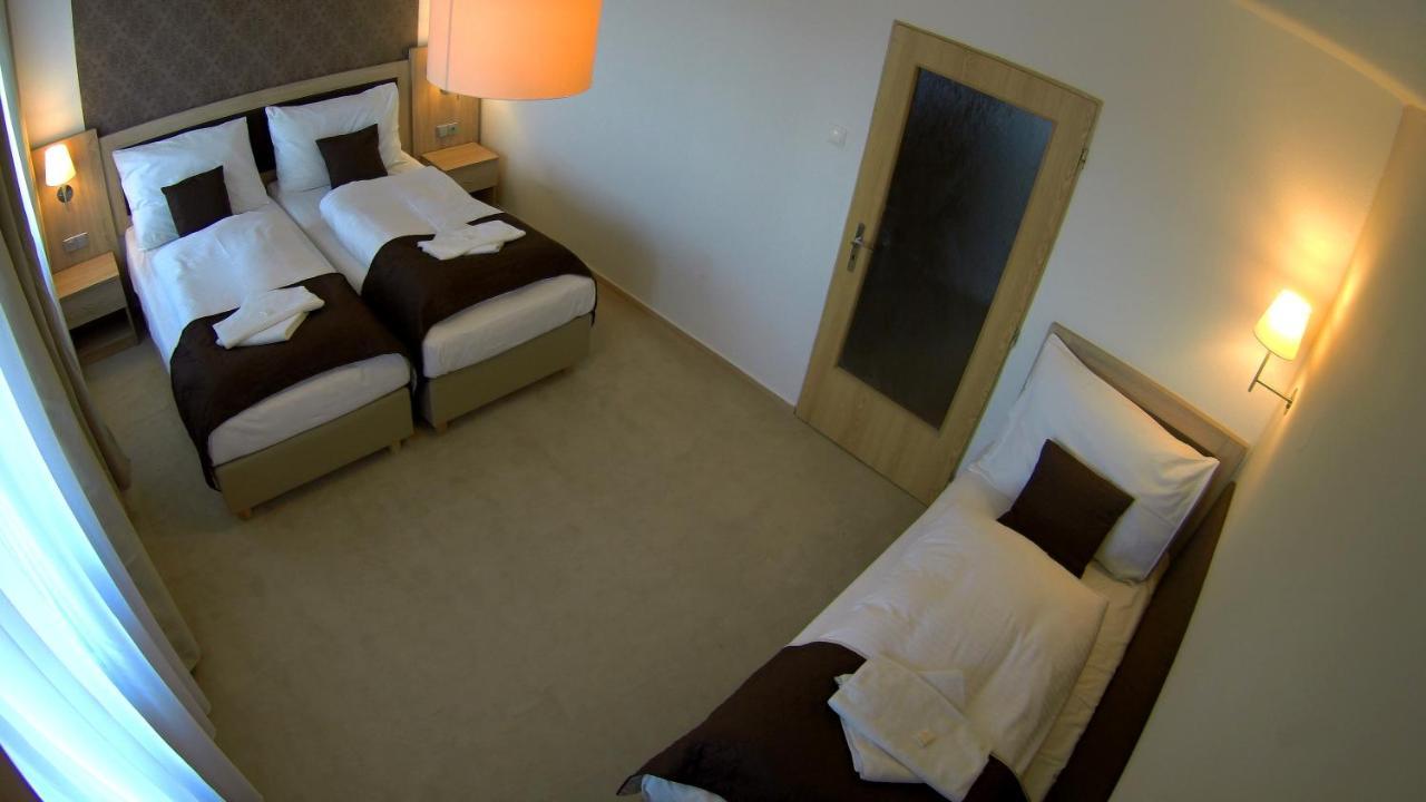 Hotel Pod Vlekem Loučná pod Klínovcem Exterior foto