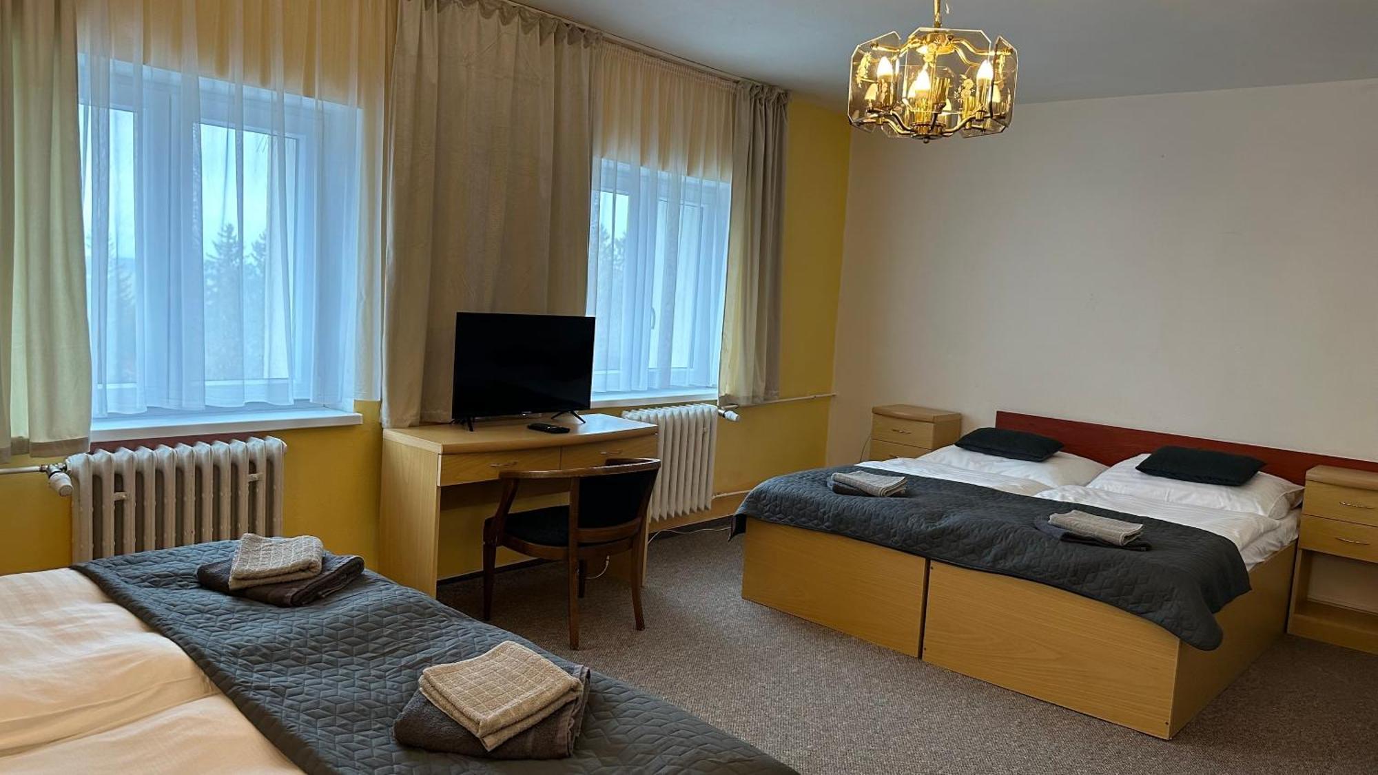 Hotel Pod Vlekem Loučná pod Klínovcem Exterior foto