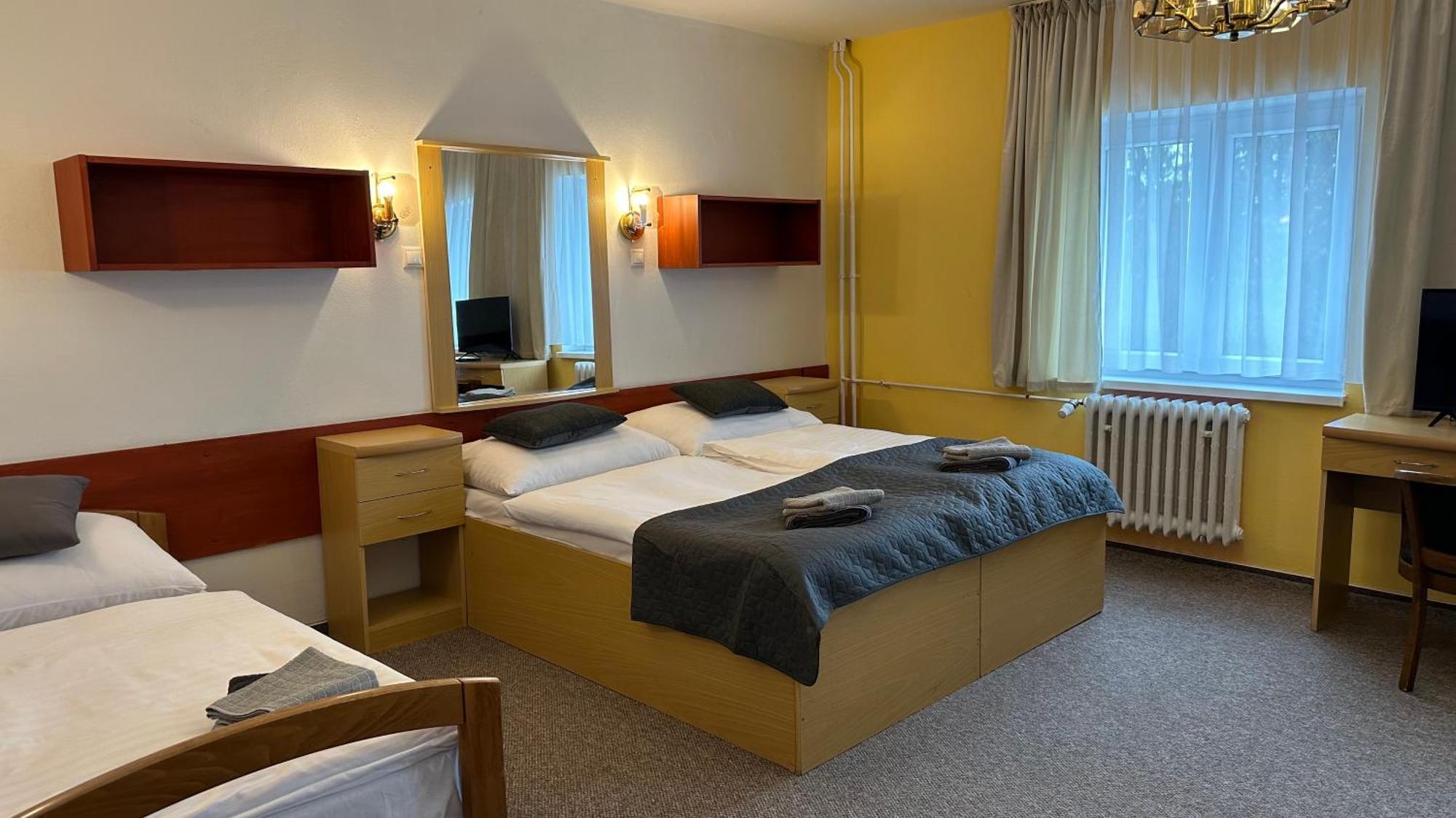 Hotel Pod Vlekem Loučná pod Klínovcem Exterior foto